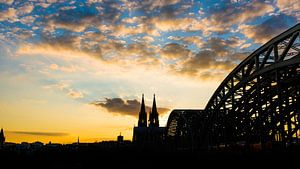 Kölner Dom bei Sonnenuntergang