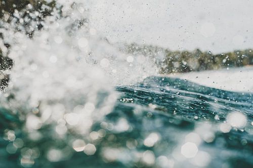 Waves Mentawai 8 by Andy Troy