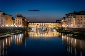 Uitzicht op de Ponte Vecchio in Florence - Italie van Roy Poots