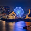Rheinauhafen à Cologne la nuit avec la grande roue et le musée du chocolat sur Robert Ruidl