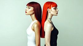 Zwei Fashion-Models in weißen und schwarzen Tanktops von Frank Heinz