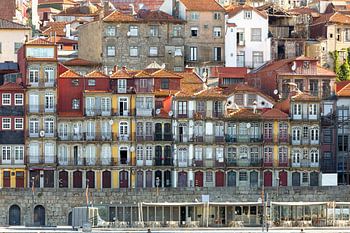 Häuser am Kai in Porto