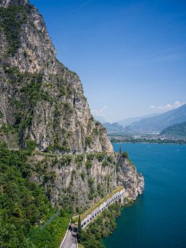 Ponalestraße mit Blick auf Riva del Garda