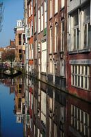 Niederländische Impressionen mit Gracht in Delft