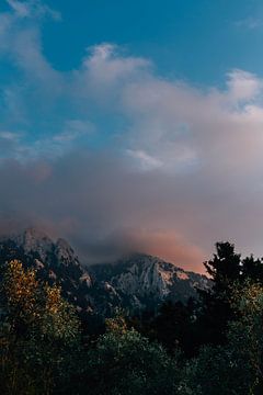 Zonsondergang in de bergen van Zia Griekenland van Studio kleine vos