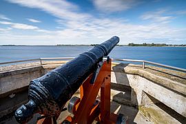 Fortress with historic VOC cannon by Fotografiecor .nl