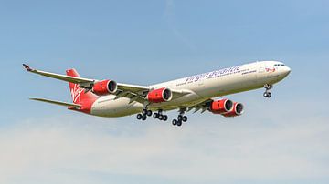 Landende Virgin Atlantic Airways Airbus A340-600. van Jaap van den Berg