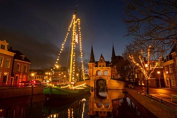 Versierde traditionele zeilboot in de haven van Sneek Friesland Nederland van Eye on You