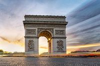 Der Arc de Triomphe bei Sonnenuntergang