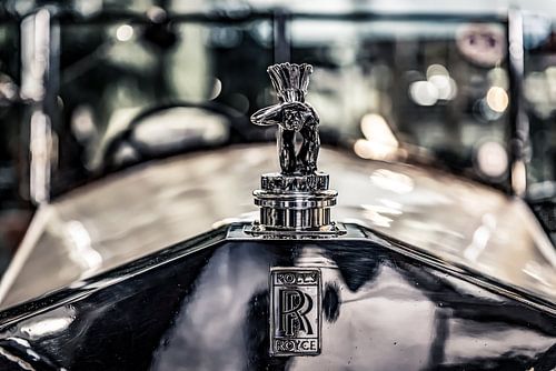 Rolls Royce met uitkijkende indiaan