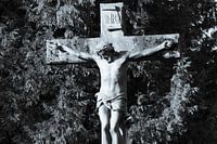 Penetrating portrait of Jesus Christ on the cross