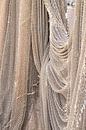 Beige vissersnetten in Frankrijk. Neutrale kleuren reisfotografie van Christa Stroo fotografie thumbnail