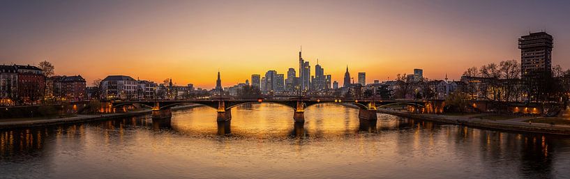 Frankfurt/ Main Sunset Panorama von Frank Herrmann