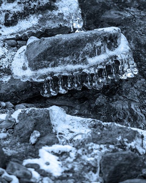 Icicles / ice drops in the Liederbach by Flatfield
