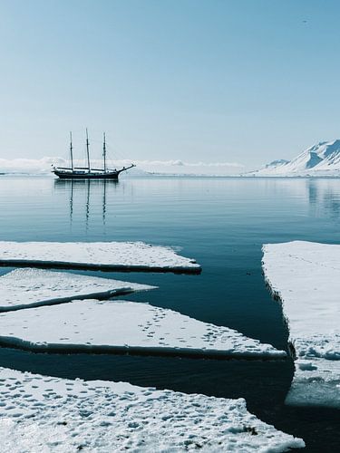 Zeilschip de Rembrandt van Rijn bij Spitsbergen