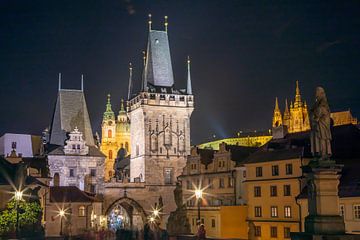 Praag - Kleine Stadstoren bij nacht van t.ART