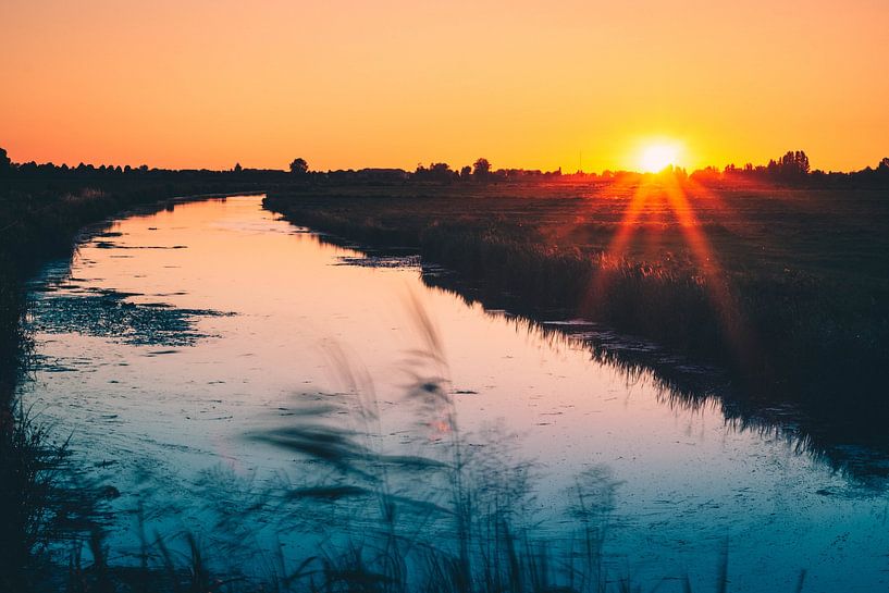 Zonsondergang in de polder van Henri van den Berg