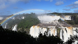 De watervallen van Iguazu op de grens van Brazilië  en Argentinië van Rini Kools