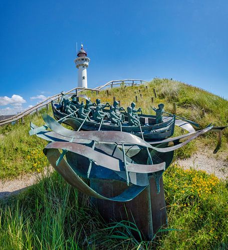 Het monument van de reddingsboten op zee bij de vuurtoren Jan van Speijk, Egmond aan Zee, , Noord-Holland
