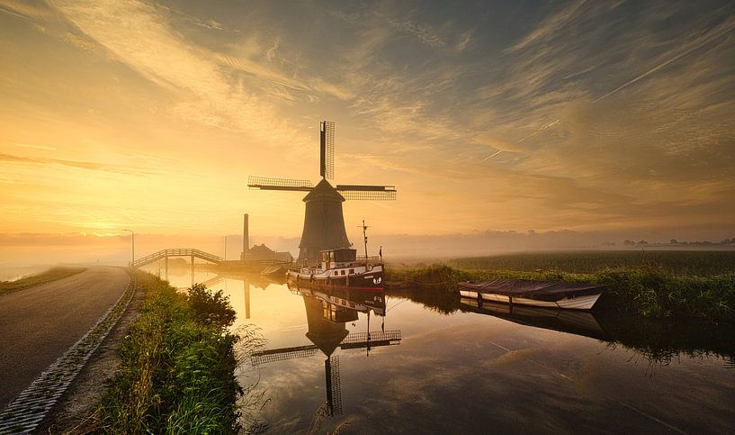 De Kaagmolen in goud zonlicht van peterheinspictures