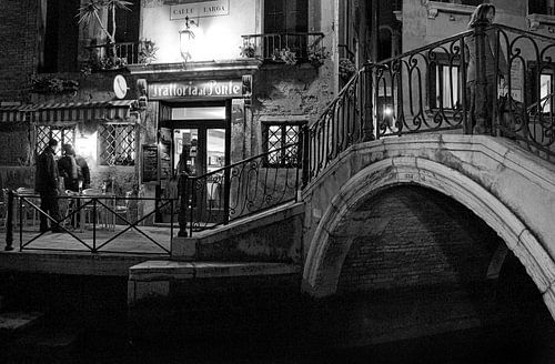 Restaurant: "Near the bridge"