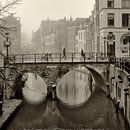 Street photography in Utrecht. The Maartensbrug and Oudegracht in sepia by André Blom Fotografie Utrecht thumbnail
