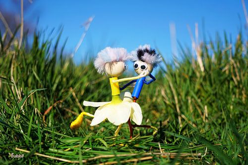 Stylish Fubby's dancing in Daffodil dress.