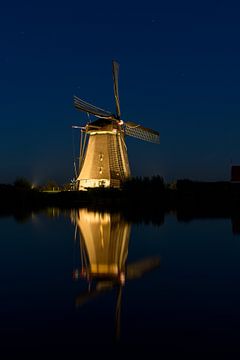 Twee molens in de nacht van Robert van Brug