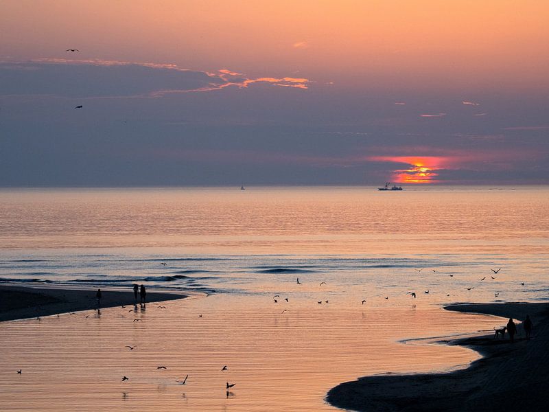 Sunset at the beach. by Muriel Polet