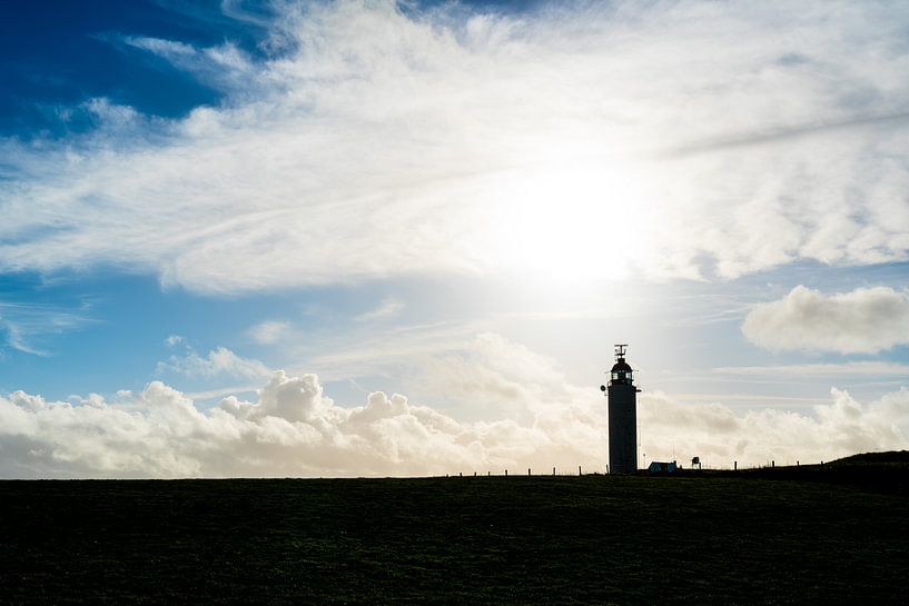Silhouette d'un phare avec des nuages par Mickéle Godderis
