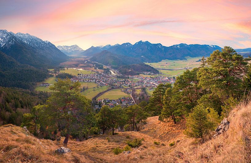 Lever de soleil à Heldenkreuz, vue sur la vallée de la Loisach,  haute Bavièreup par SusaZoom