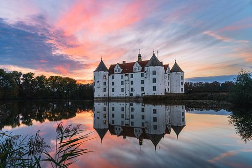 Zarte Abendröte über Schloss Glücksburg