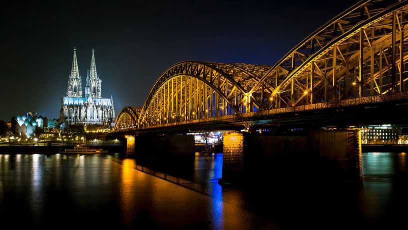 De Dom en de Hohenzollernbrücke in Keulen van Karel Pops