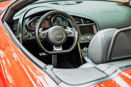 Audi R8 Spyder open sportwagen dashboard