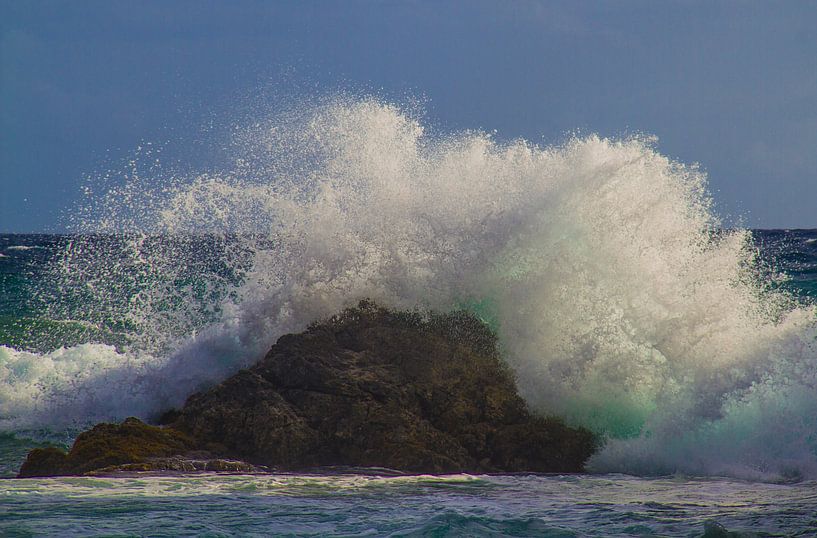 Beautiful waves lapping at the shore by Ruurd van der Meulen