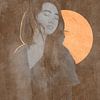 Nachtstille - Boho Line Art Porträt eines Mädchens vor einem goldenen Mond von MadameRuiz