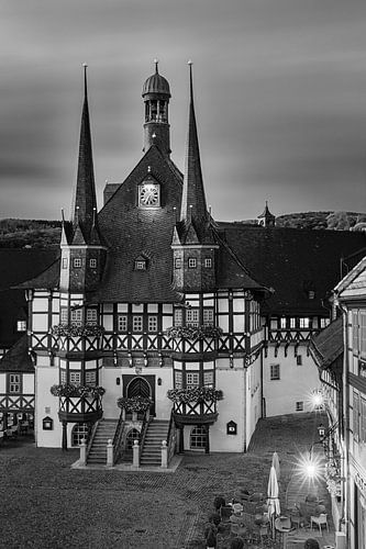 Le célèbre hôtel de ville de Wernigerode en noir et blanc