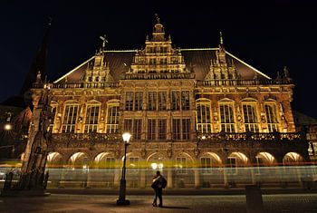 Love stands still in front of historic building in Bremen
