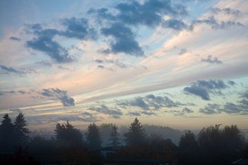 Morgenrot - Wolkenhimmel bei Sonnenaufgang von t.ART