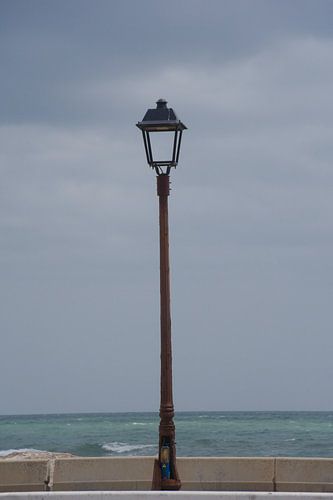 Lantarenpaal aan zee