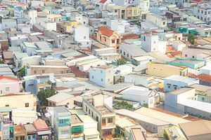 Stad in Vietnam van bovenaf gezien van Jille Zuidema