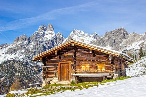 Le beau chalet d'alpage et le grandiose Bischofsmütze