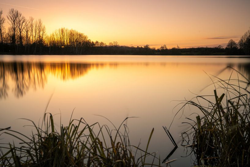 Sunset at the lake by Christian Klös