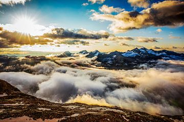 Lever de soleil dans les Alpes. sur Marcel Hechler