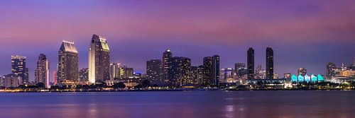 SAN DIEGO Skyline in de avonduren
