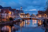 Marché de la viande de Dokkum avec vue sur l'hôtel de ville avec tourelle par R Smallenbroek Aperçu