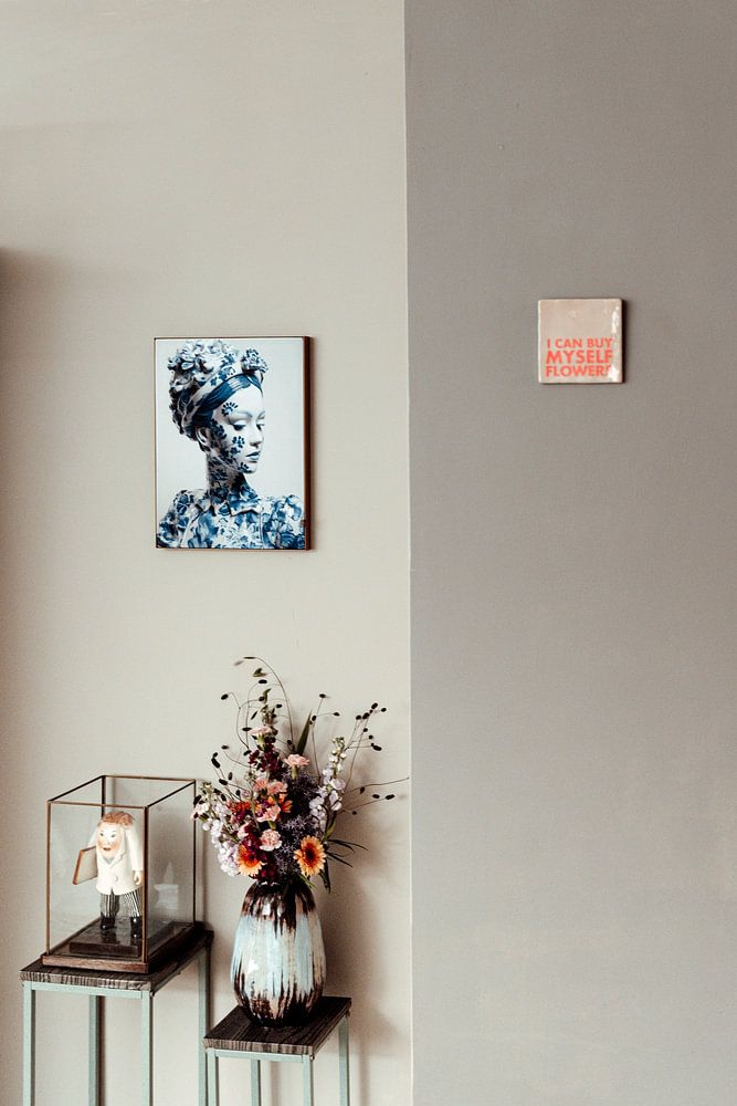 Dame in Delfter Blau  von Bert Nijholt 