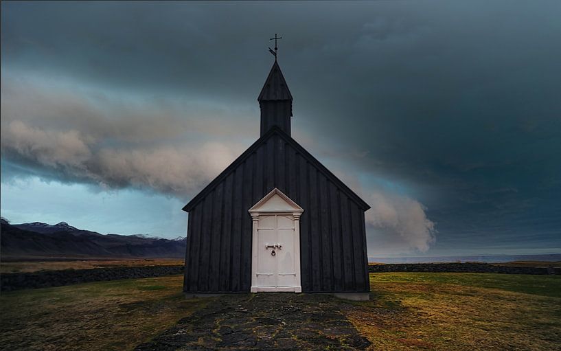Kerkje in IJsland . Award winning picture. van Saskia Dingemans Awarded Photographer