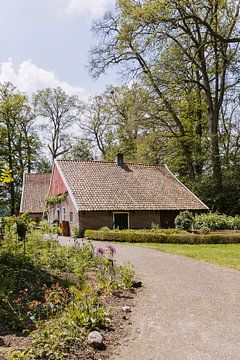 idyllisch huisje - Nederlands landschap print van Heleen Jacobse