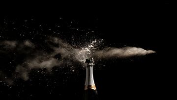 Champagnefles geopend door een kogel panorama van TheXclusive Art
